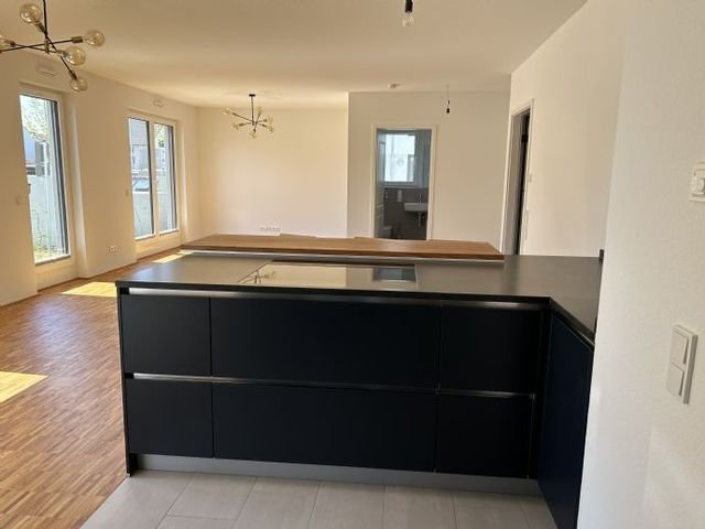 Großzügige 4 Zimmer mit hochwertiger Ausstattung und Garten in