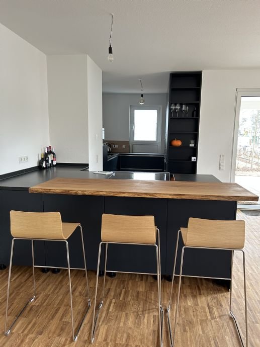 Großzügige 4 Zimmer mit hochwertiger Ausstattung und Garten in