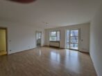 Gemütliche 2 - Zimmerwohnung mit Balkon und TG - Stellpatz in Ladenburg - Wohnzimmer.jpg