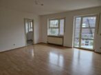 Gemütliche 2 - Zimmerwohnung mit Balkon und TG - Stellpatz in Ladenburg - Wohnzimmer.jpg