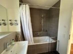 Großzügige 4 - Zimmer mit hochwertiger Ausstattung und Garten in Bensheim - Bad mit Badewanne
