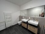 Großzügige 4 - Zimmer mit hochwertiger Ausstattung und Garten in Bensheim - Großes Badezimmer mit Dusche